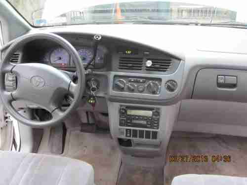 2001 Toyota Sienna LE Mini Passenger Van 5-Door 3.0L, image 9