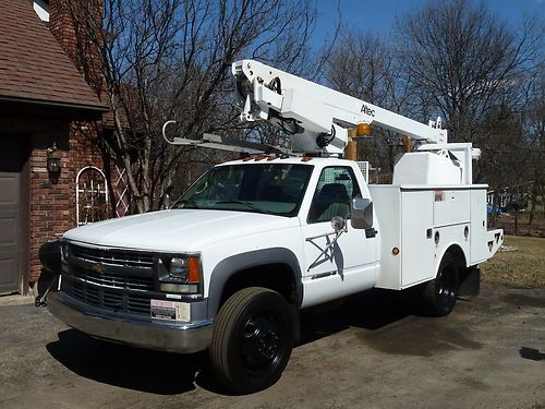 2002 chevrolet 3500 hd chevy bucket boom truck altec diesel engine dually auto