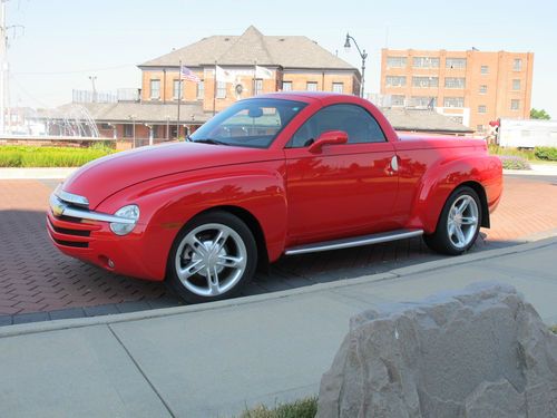 2004 chevrolet ssr base convertible 2-door 5.3l