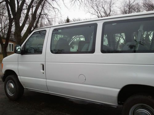 15 ford e350 passenger van 2006  very clean