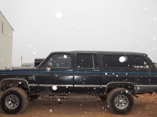 86 3/4 ton c20 suburban 4wd.excellent condition.loaded 350 auto rust free 3"lift
