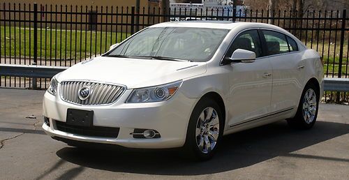 2011 buick lacrosse cxl 3.6l..push-start/navi/xenon/cooled leather**no reserve**