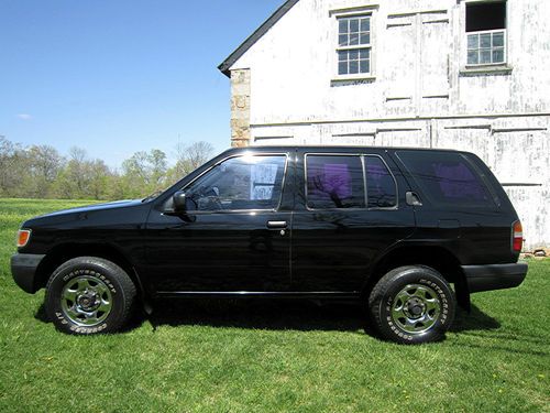 1996 nissan pathfinder with 4x4 and 5 speed and no reserve