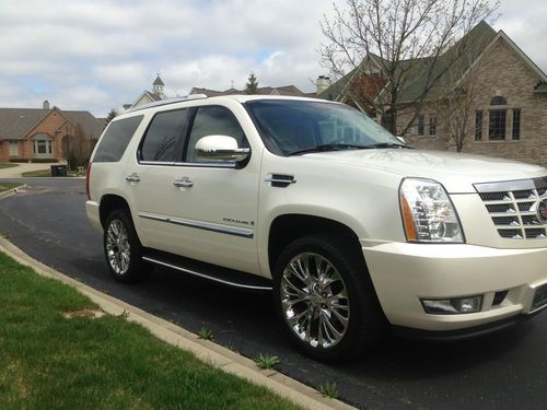 White diamond, low miles, all options, dvd, navigation, sunroof