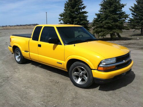 2003 chevrolet s-10 3 door  71,000 miles