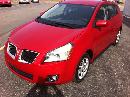 2009 pontiac vibe awd wagon 4-door 2.4l ( very low miles )