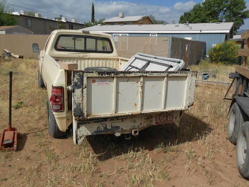 1986 doge truck with lift gate