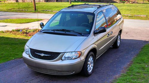 2002 chrysler town &amp; country ex minvan (3rd row seats)