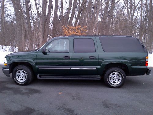 Mint condition 2004 chevrolet suburban