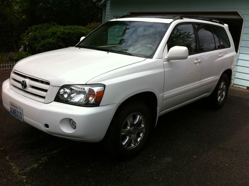 2004 toyota highlander . loaded,low low miles  56k. miles.