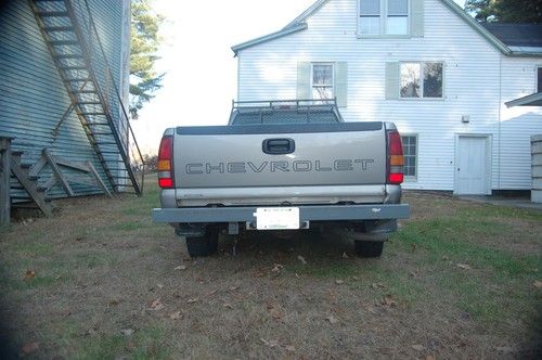 2001 Chevrolet Silverado V6, image 2