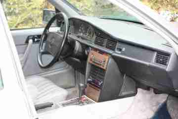 1990 Mercedes-Benz 190E 2.6 Sedan 4-Door 2.6L, image 4