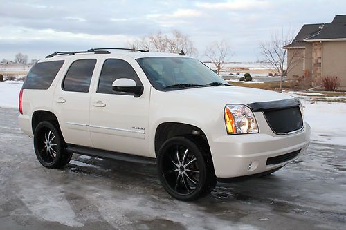 2011 gmc yukon slt, 22" wheels, dvd, custom grill, 4x4, leather