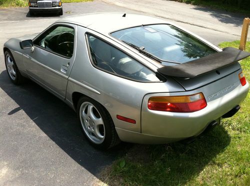 Porsche 928 s4  silver