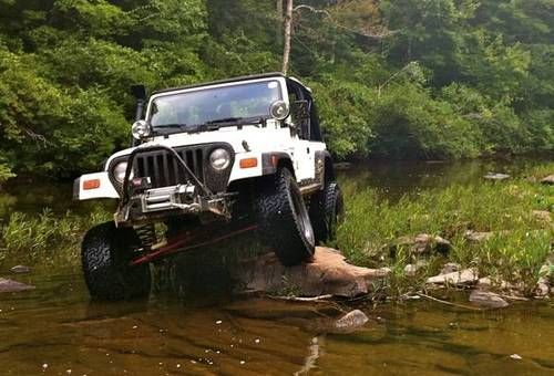 1998 4x4 jeep wrangler w/ lift, winch, snorkel and more!!!