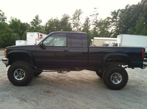 1996 Chevrolet Truck 4X4 91,800 MILES. ORIGINAL OWNER, image 2