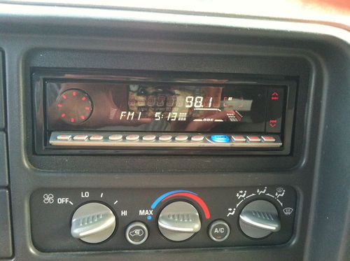 1996 Chevrolet Truck 4X4 91,800 MILES. ORIGINAL OWNER, image 3