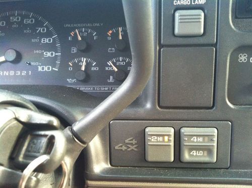 1996 Chevrolet Truck 4X4 91,800 MILES. ORIGINAL OWNER, image 4