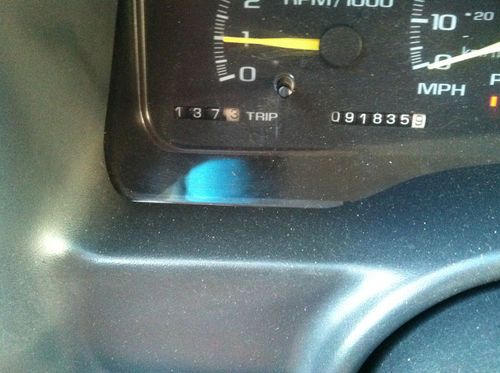 1996 Chevrolet Truck 4X4 91,800 MILES. ORIGINAL OWNER, image 8