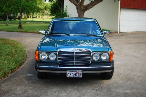 1982 mercedes-benz 300cd base coupe 2-door 3.0l