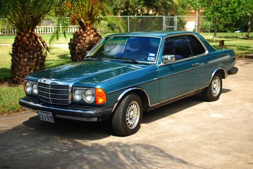 1982 Mercedes-Benz 300CD Base Coupe 2-Door 3.0L, image 2