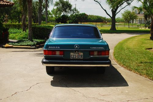 1982 Mercedes-Benz 300CD Base Coupe 2-Door 3.0L, image 3