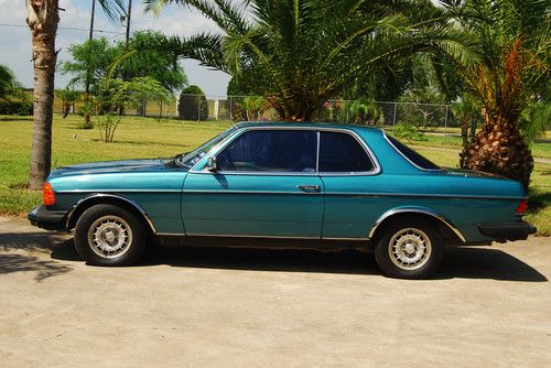 1982 Mercedes-Benz 300CD Base Coupe 2-Door 3.0L, image 6