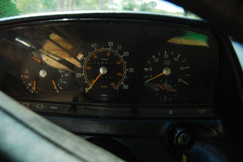 1982 Mercedes-Benz 300CD Base Coupe 2-Door 3.0L, image 8