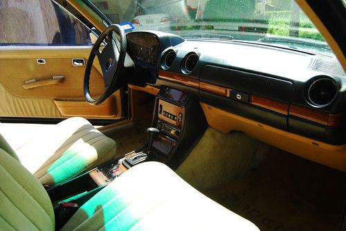 1982 Mercedes-Benz 300CD Base Coupe 2-Door 3.0L, image 9
