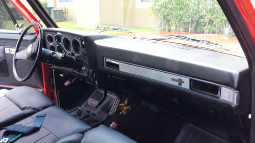 1987 chevy c10 long bed pick up truck. Mint condition. Fresly painted., image 4