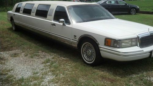 Lincoln town car executive edition limousine