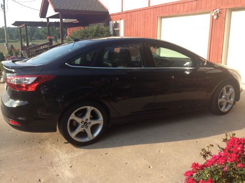 2012 ford focus titanium sedan 4-door 2.0l