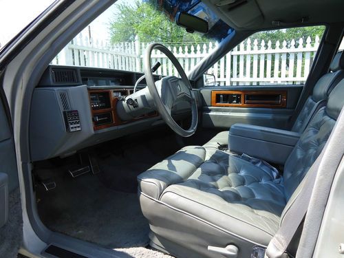 1989 cadillac fleetwood base sedan 4-door 4.5l