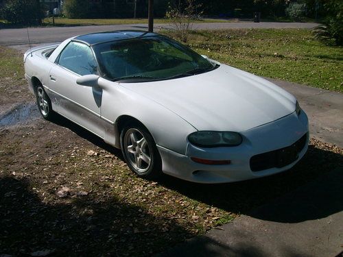 1999 camaro, v6, auto, t-tops, cold ac!