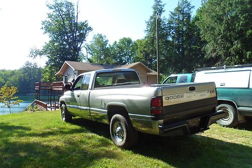 Dodge ram 2500 laramie slt 4dr. quad cab 5.9 turbo diesel 2001 8ft. box