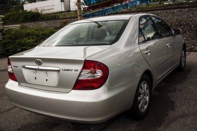 2002 Toyota Camry XLE, image 2