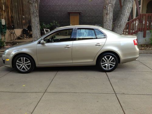 2005 volkswagen jetta 2.5 sedan 4-door 2.5l