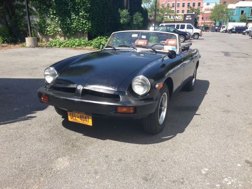 BLACK 1975 MGB RADSTER. Daily Commuter. 51,000 miles, image 2