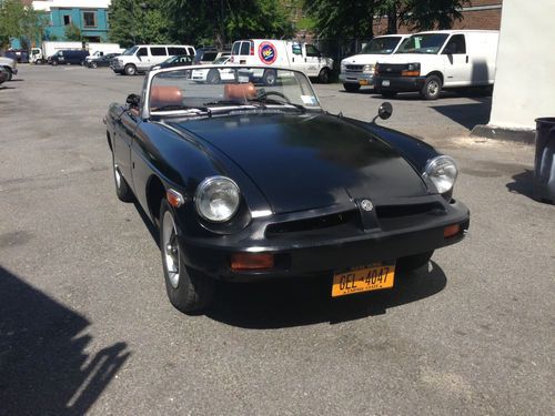 BLACK 1975 MGB RADSTER. Daily Commuter. 51,000 miles, image 3