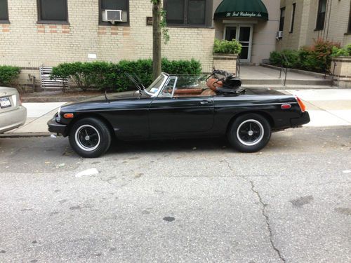 BLACK 1975 MGB RADSTER. Daily Commuter. 51,000 miles, image 8