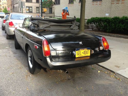 BLACK 1975 MGB RADSTER. Daily Commuter. 51,000 miles, image 9