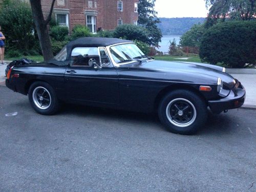 BLACK 1975 MGB RADSTER. Daily Commuter. 51,000 miles, image 10