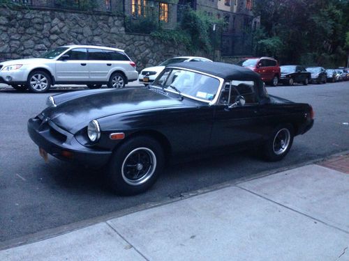 BLACK 1975 MGB RADSTER. Daily Commuter. 51,000 miles, image 11