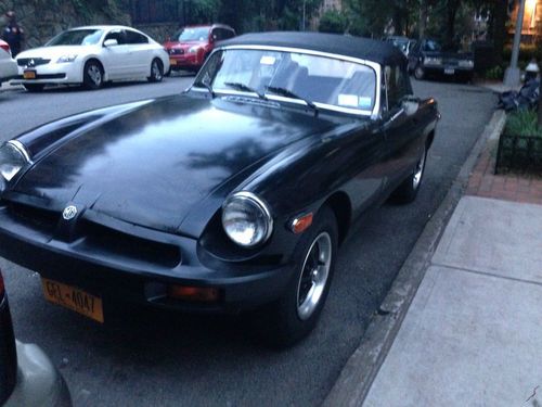 BLACK 1975 MGB RADSTER. Daily Commuter. 51,000 miles, image 14