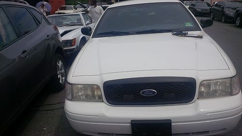 2004 ford crown victoria - police interceptor