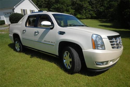 Very nice pearl white 2008 cadillac escalade ext, 104k,6.2 motor,tan leather,nav
