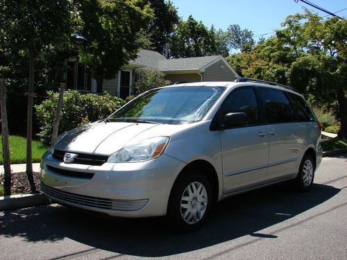 2004 Toyota Sienna LE V6 FWD 1 owner 123,000 miles NO RESERVE, image 2