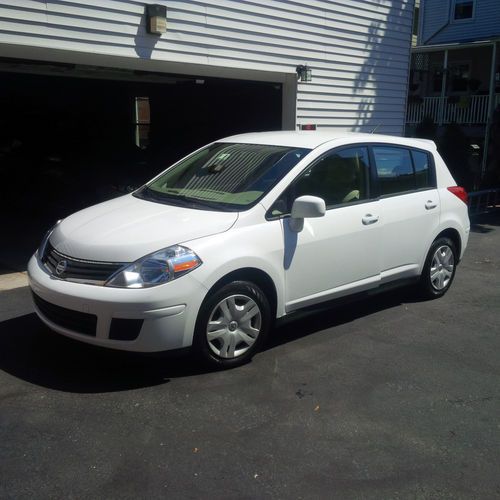 2010 nissan versa s hatchback 4-door 1.8l