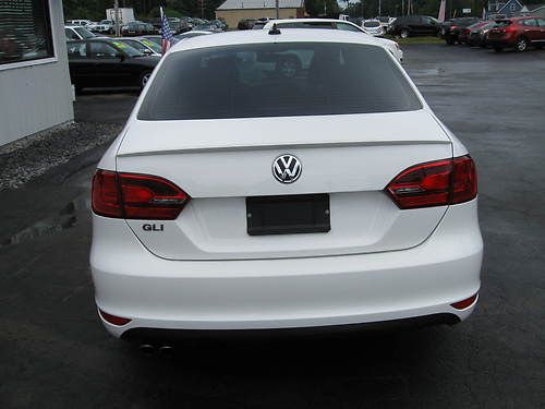2012 VW Jetta Sedan 2.0; 4 Cylinder Engine! Great Fuel Economy! ONE OWNER, image 2
