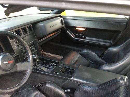 1988 Chevrolet Corvette 64,677 miles, 5.7L, 4+3 manual, yellow, 1 of 578 built, image 9